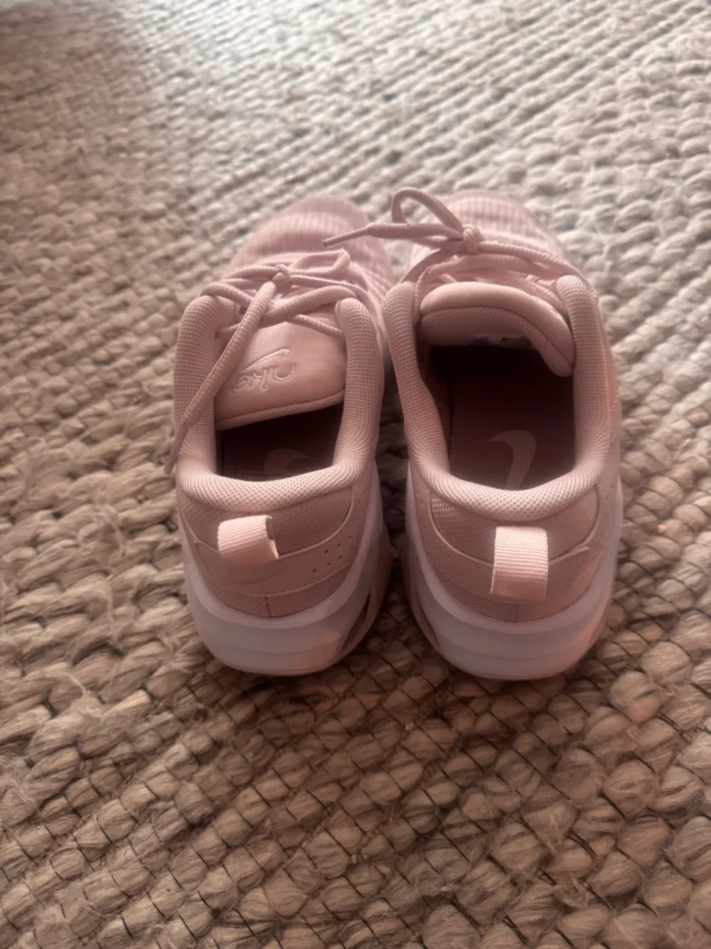 Nike Zoom Bella 6 barely rose sneakers shoes size 7.5 - Picture 4 of 5